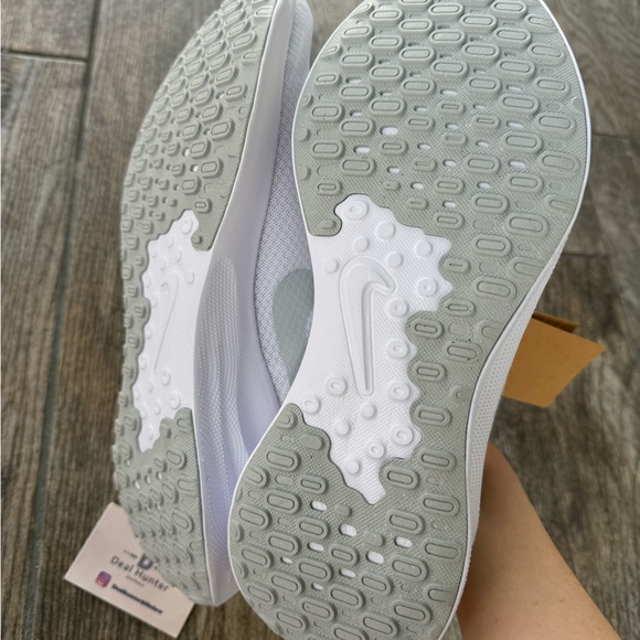 Brand New Nike Revolution 7 “White” Men's Running Shoes - Picture 6 of 12
